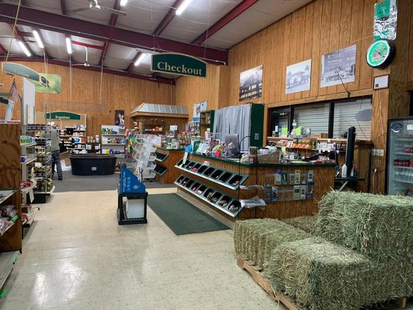 WINNING CIRCLE FEED & PET SUPPLIES: 9722 State Road 52, Hudson, FL 34669